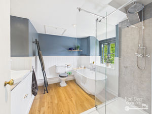 Ensuite- click for photo gallery